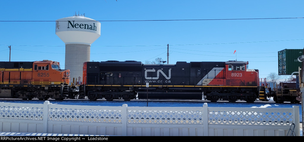 CN 8923 BNSF 8255
